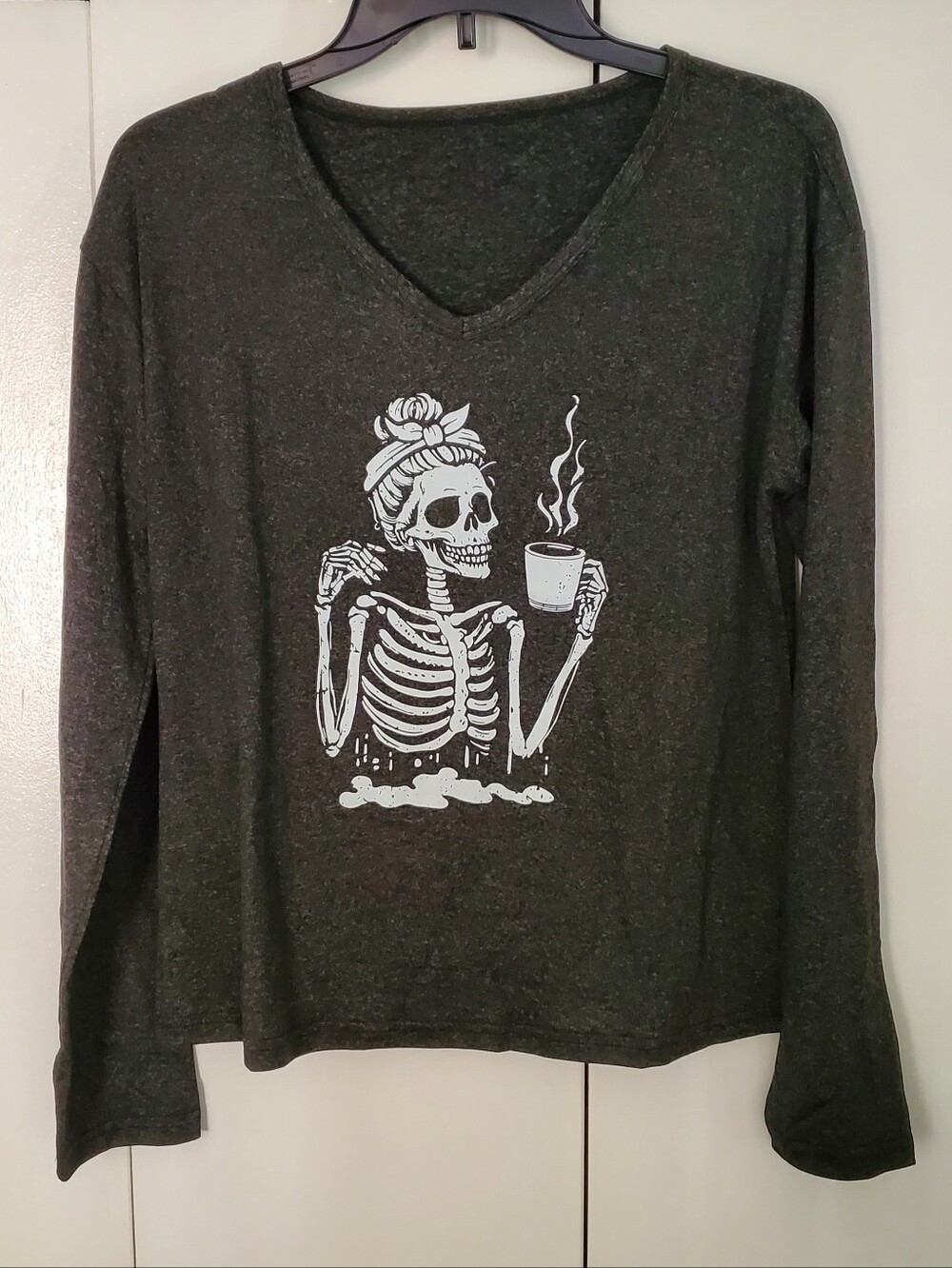 NWT women's medium Skeleton & Coffee long-sleeved shirt
